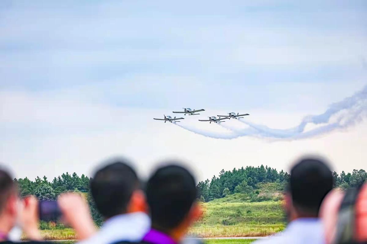CHAINA DAILY | Flight show presents a visual feast in Hunan